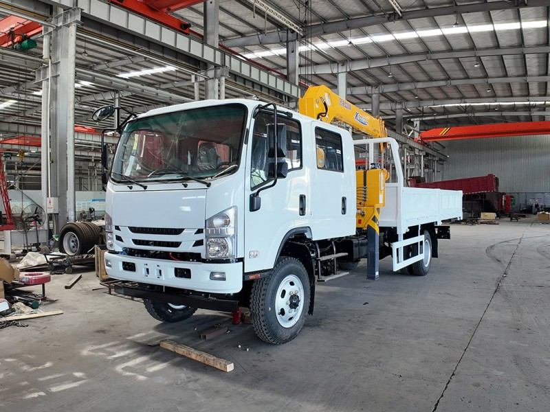 Isuzu 700P NPR 4-wheel drive with XCMG straight boom truck-mounted crane