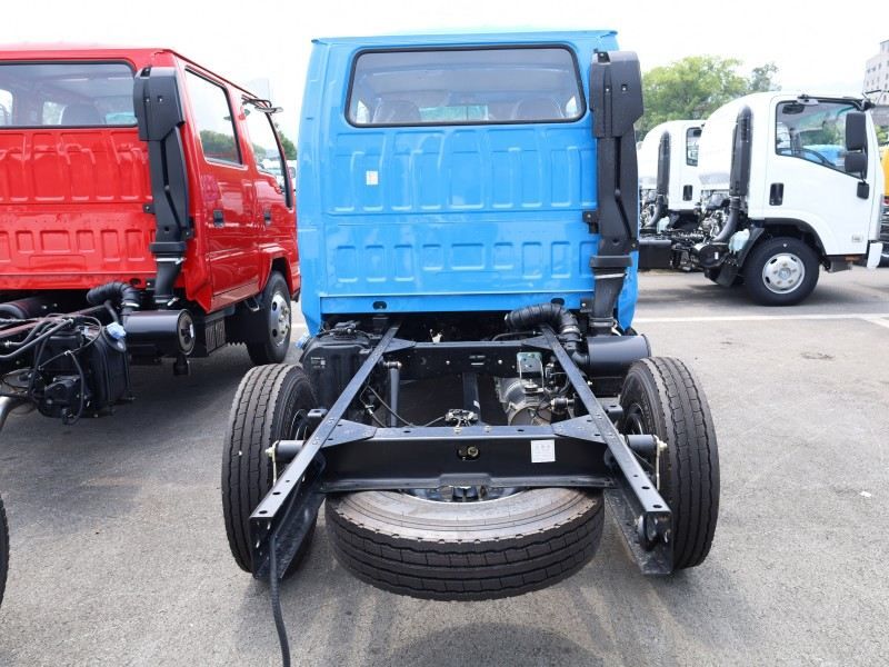 Isuzu Light Truck 100P NKR double-row chassis