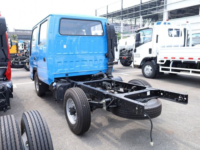 Isuzu Light Truck 100P NKR double-row chassis