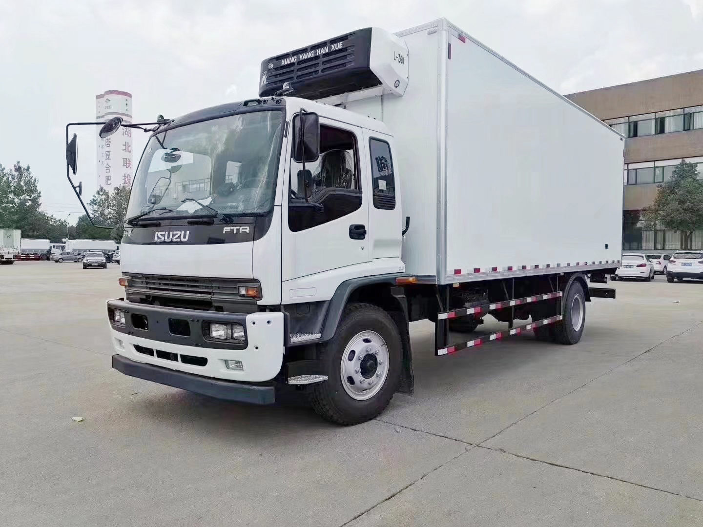 Qingling ISUZU GIGA F series Refrigerated Freezer Truck with TherMo King Carrier refrigerator