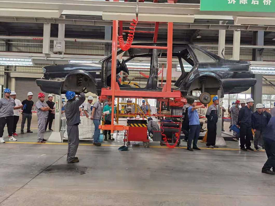Scrapped car dismantling production line