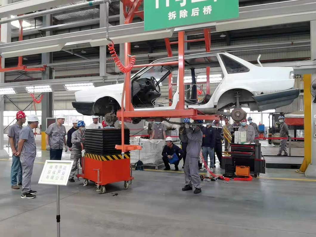 Scrapped car dismantling production line