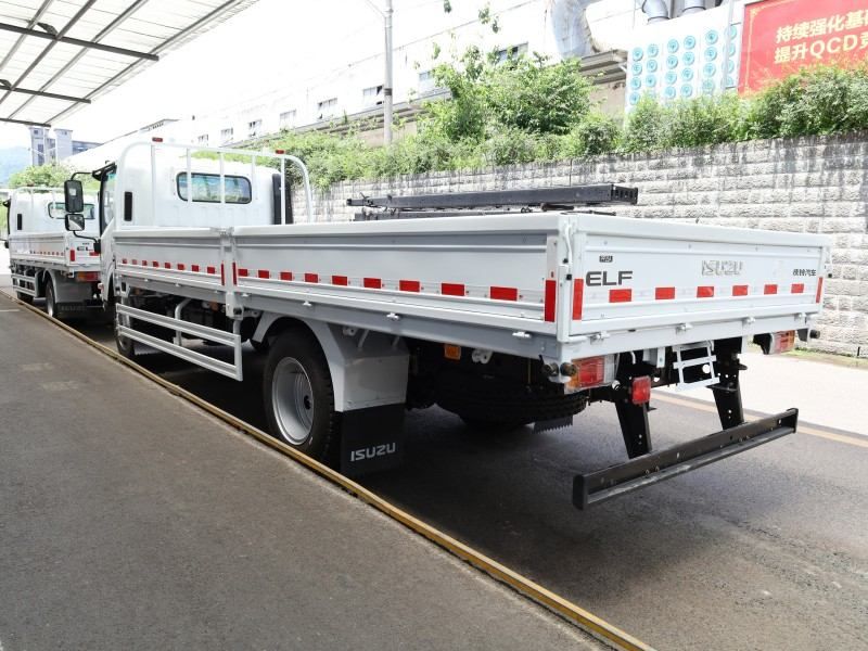 Qingling ISUZU NPR 7T PAYLOAD cargo Truck