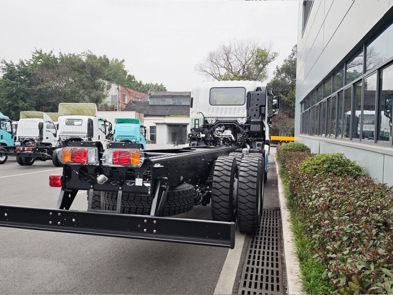 China Qingling Isuzu FVZ Heavy Truck chassis 20T payload