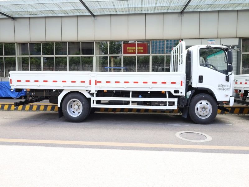China Qingling Isuzu NPR Cargo Truck 7T payload 205HP 189hp