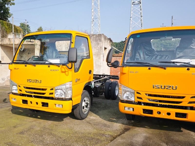 100p Nkr 4X2 Diesel Type Chassis Cargo Truck Chassis for Isuzu