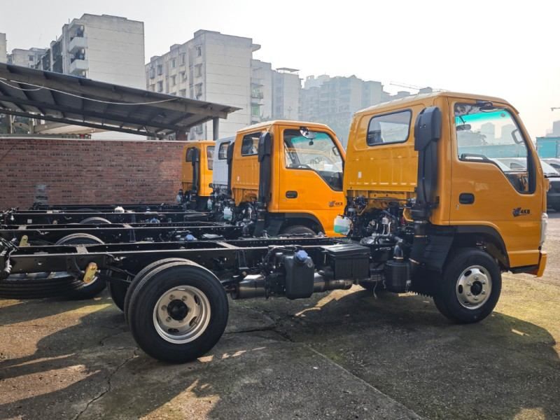 100p Nkr 4X2 Diesel Type Chassis Cargo Truck Chassis for Isuzu