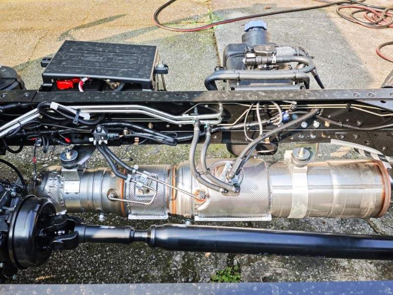 100p Nkr 4X2 Diesel Type Chassis Cargo Truck Chassis for Isuzu