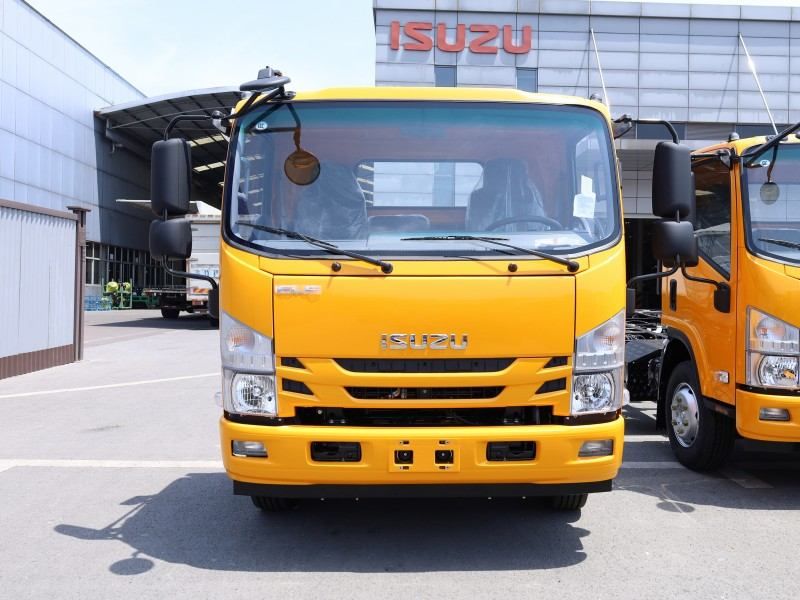 ISUZU NPR 700P Commercial Vehicle Chassis Truck Diesel Fuel 4x2 Drive Wheel Left Steering