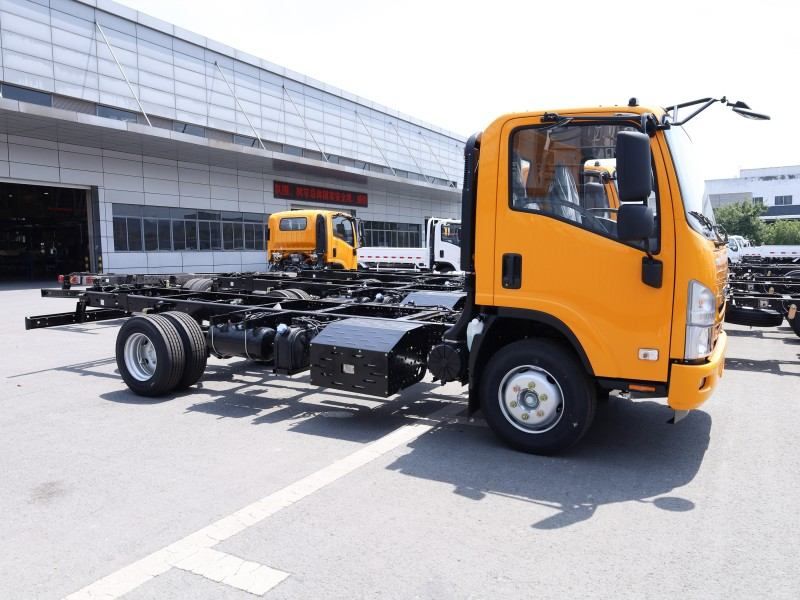 ISUZU NPR 700P Commercial Vehicle Chassis Truck Diesel Fuel 4x2 Drive Wheel Left Steering
