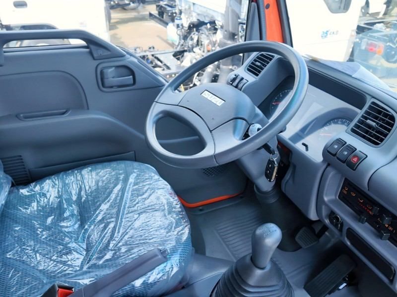 Hot Sale Euro 6 Diesel Isuzu NHR 100P 4x2 Single Cab Chassis Truck