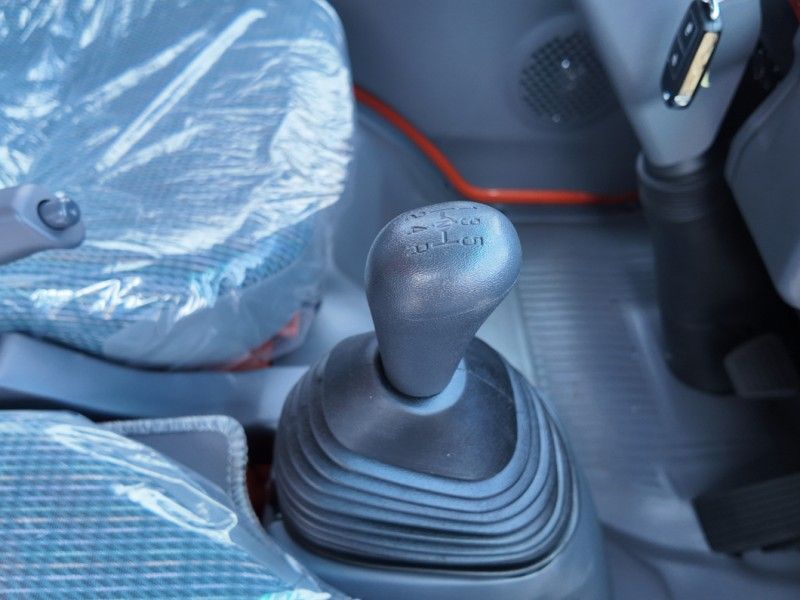 Hot Sale Euro 6 Diesel Isuzu NHR 100P 4x2 Single Cab Chassis Truck