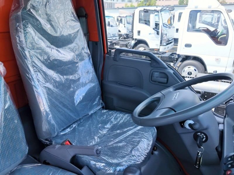 Hot Sale Euro 6 Diesel Isuzu NHR 100P 4x2 Single Cab Chassis Truck