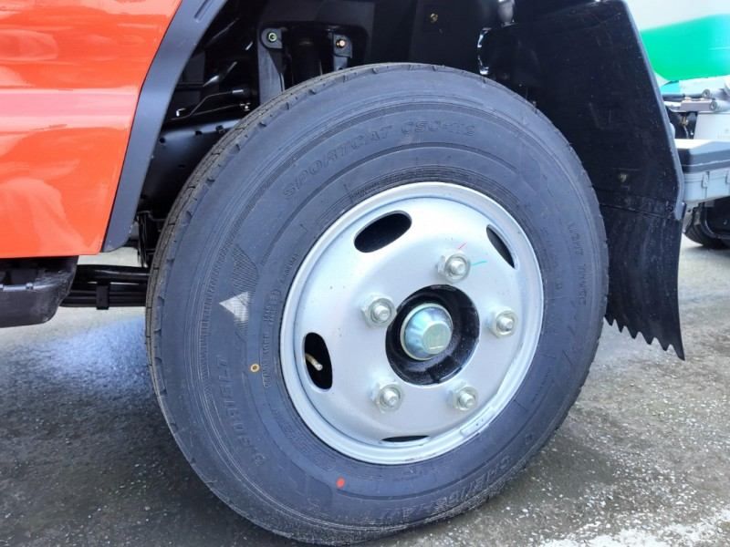 Hot Sale Euro 6 Diesel Isuzu NHR 100P 4x2 Single Cab Chassis Truck