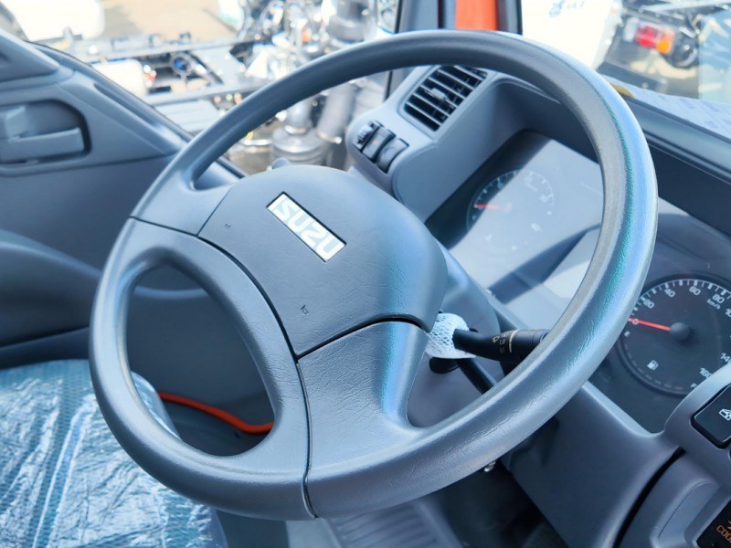 Hot Sale Euro 6 Diesel Isuzu NHR 100P 4x2 Single Cab Chassis Truck