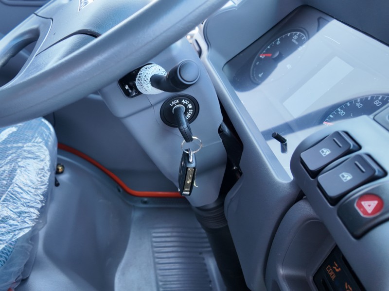 Hot Sale Euro 6 Diesel Isuzu NHR 100P 4x2 Single Cab Chassis Truck