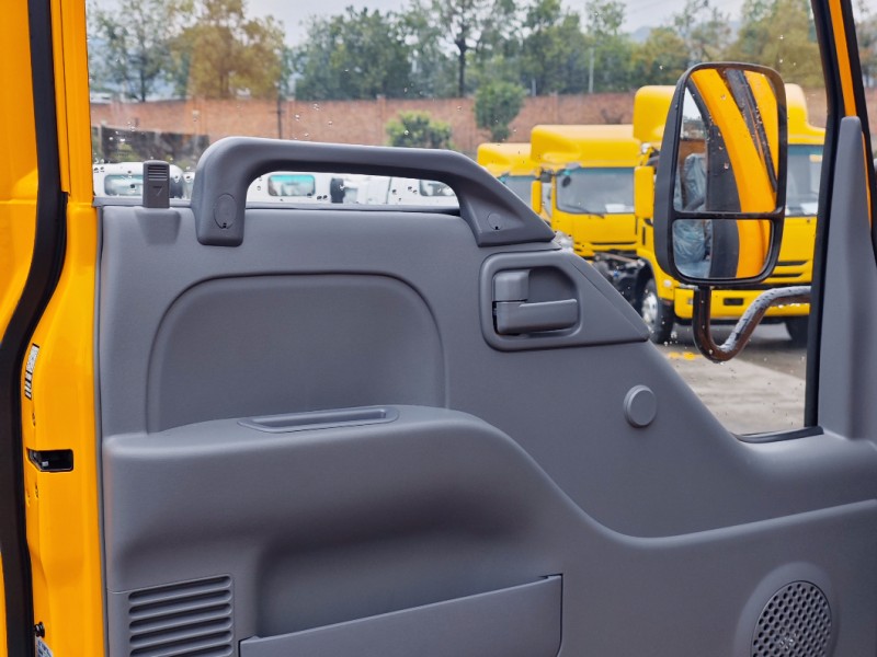 Euro 6 Isuzu NHR 100P 4x2 Single Cab Diesel Chassis Truck