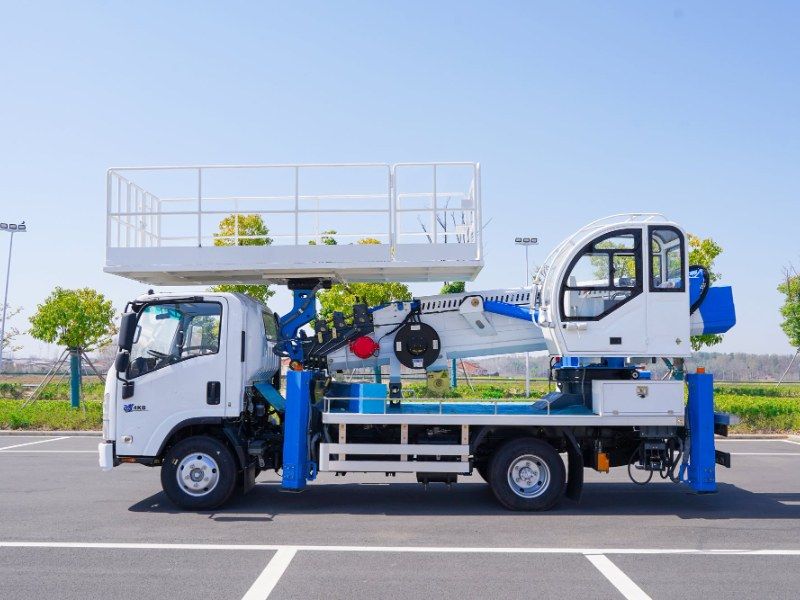 Isuzu 23‑Meter, 5‑Section Boom Large Aerial Work Platform