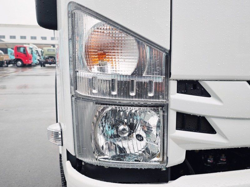 Hot Sale for ISUZU KV100 Chassis Single Cabin Medium-Duty Truck Diesel Fuel 4x2 4x4 Drive Wheel Options Euro 2 Euro 5 Emission