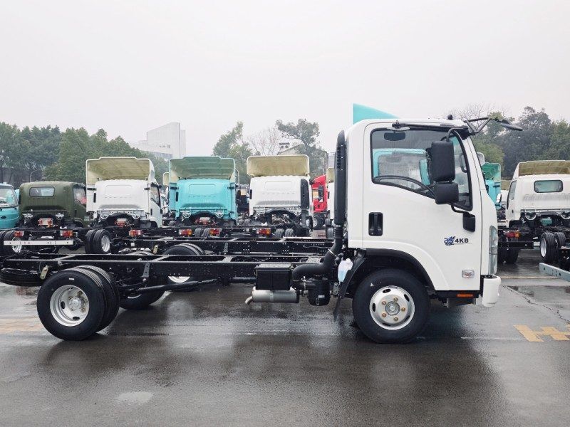 Hot Sale for ISUZU KV100 Chassis Single Cabin Medium-Duty Truck Diesel Fuel 4x2 4x4 Drive Wheel Options Euro 2 Euro 5 Emission