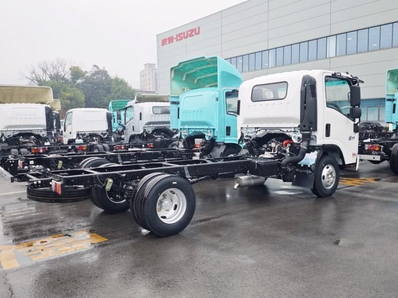Hot Sale for ISUZU KV100 Chassis Single Cabin Medium-Duty Truck Diesel Fuel 4x2 4x4 Drive Wheel Options Euro 2 Euro 5 Emission
