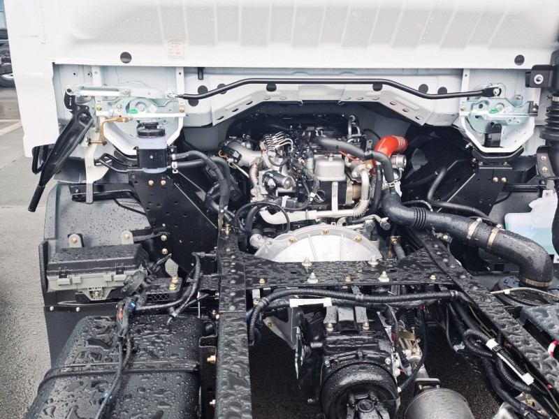 Hot Sale for ISUZU KV100 Chassis Single Cabin Medium-Duty Truck Diesel Fuel 4x2 4x4 Drive Wheel Options Euro 2 Euro 5 Emission